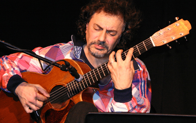 [Playing Guitar] Pierre Bensusan